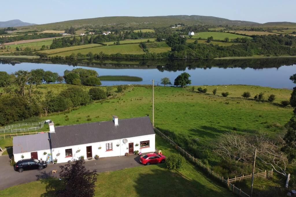Granny'S Cottage, A Lovely Lakeside Cottage Donegal Town Zewnętrze zdjęcie