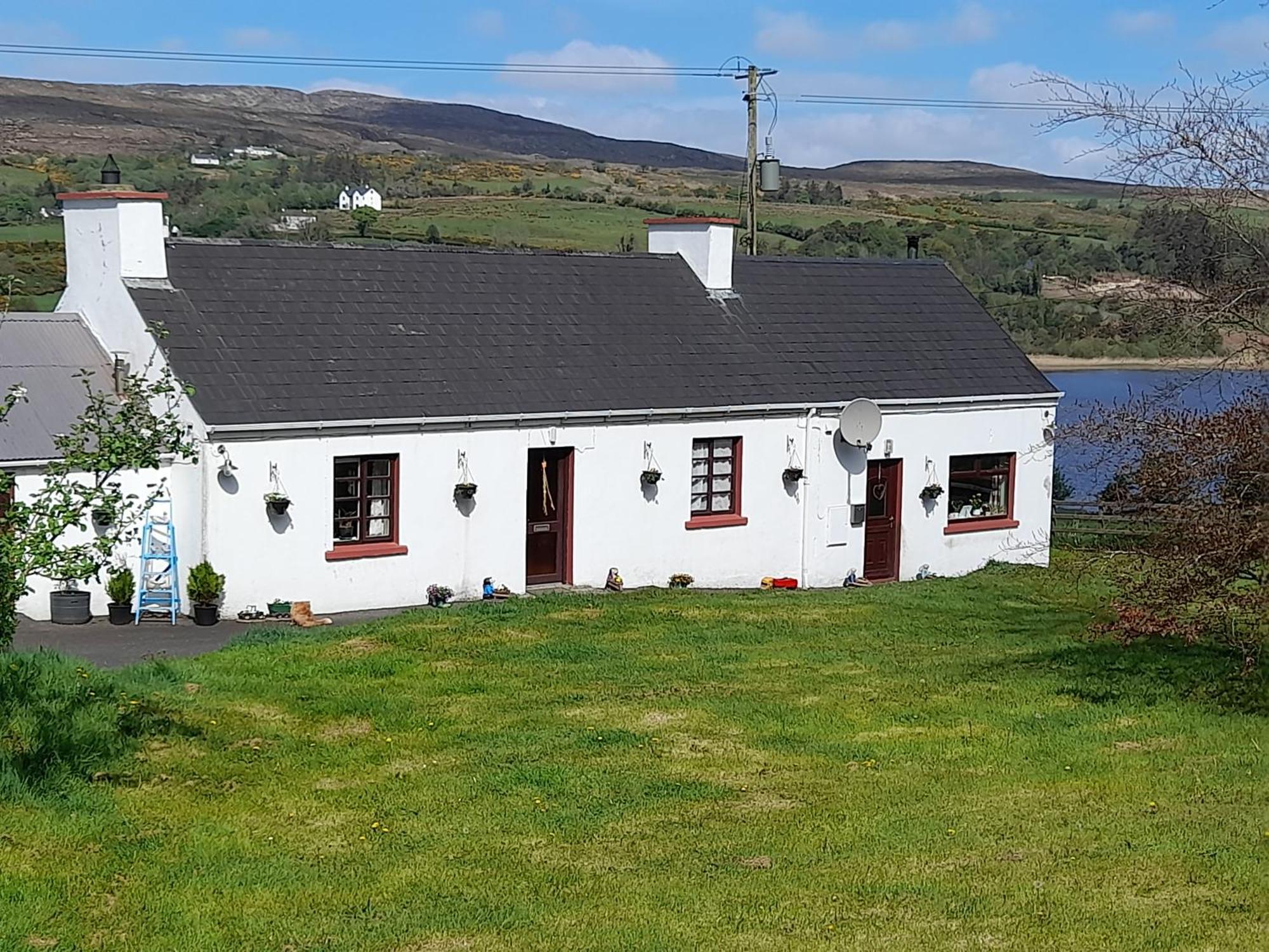 Granny'S Cottage, A Lovely Lakeside Cottage Donegal Town Zewnętrze zdjęcie